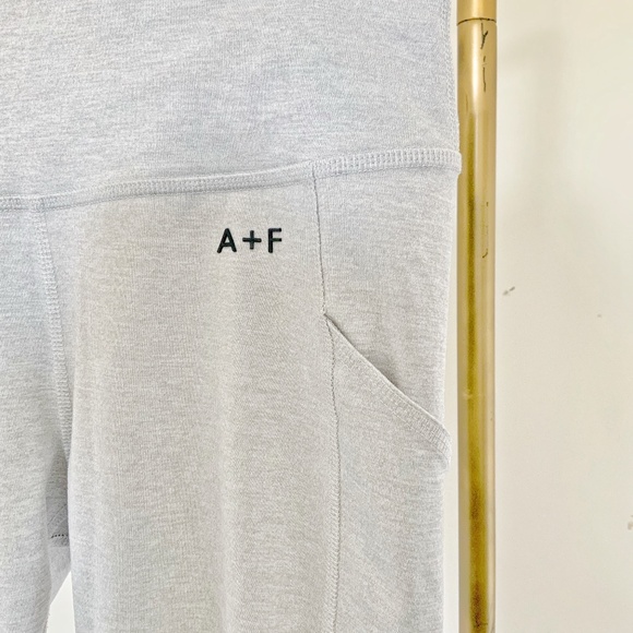 A&F 3 pockets legging - Picture 2 of 4